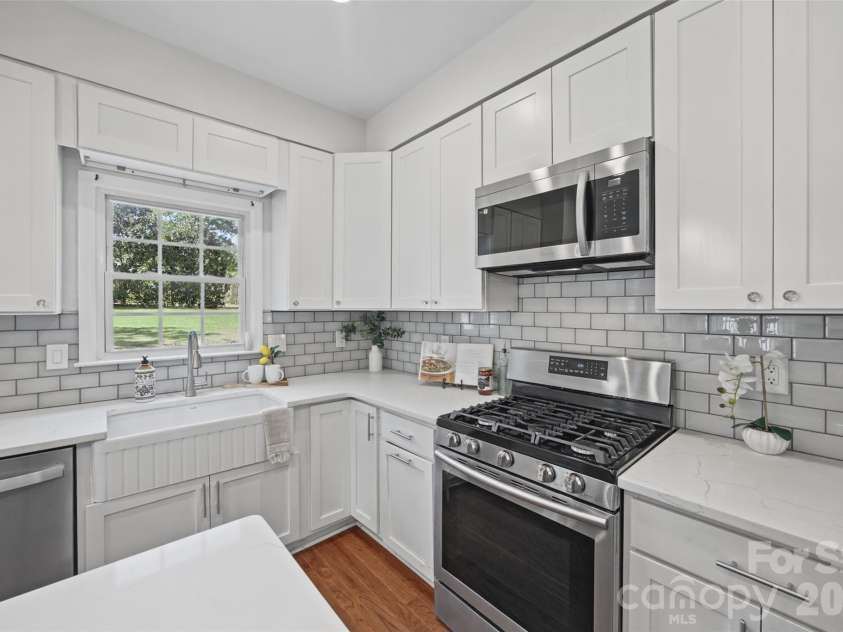 12600 Parks Farm Lane, Charlotte, NC 28277.  MLS# CAR4431325, YatesRealty ID 55999. Kitchen