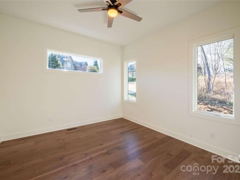 11 Kiftsgate Court, Asheville, NC 28804.  MLS# CAR4329278, YatesRealty ID 560. Guest Room