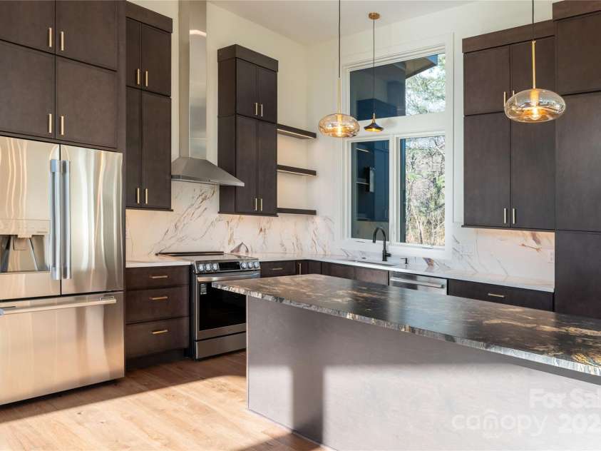 11 Kiftsgate Court, Asheville, NC 28804.  MLS# CAR4329278, YatesRealty ID 560. Kitchen