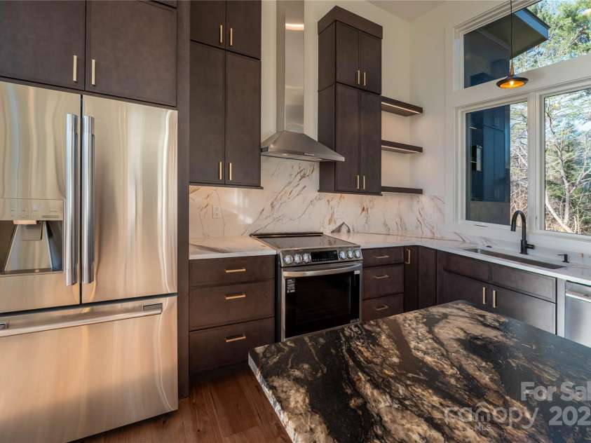 11 Kiftsgate Court, Asheville, NC 28804.  MLS# CAR4329278, YatesRealty ID 560. Kitchen