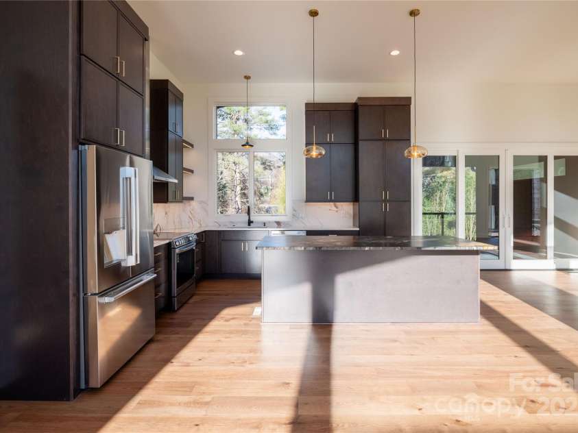 11 Kiftsgate Court, Asheville, NC 28804.  MLS# CAR4329278, YatesRealty ID 560. Kitchen