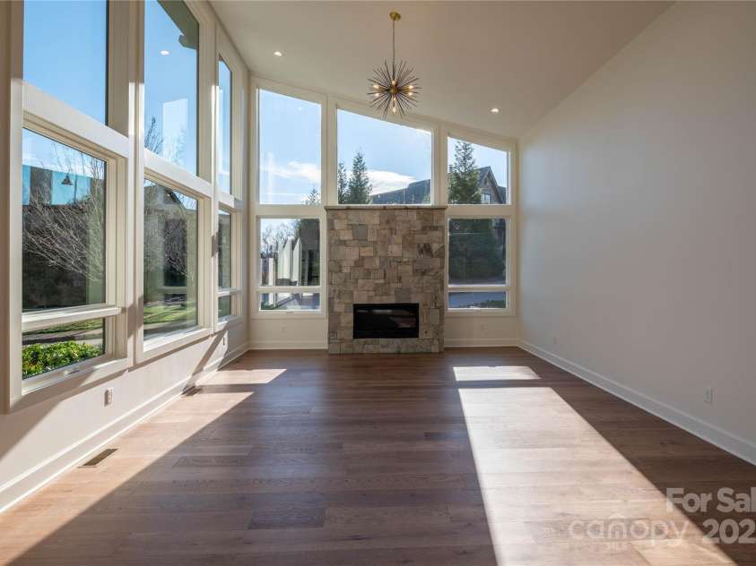 11 Kiftsgate Court, Asheville, NC 28804.  MLS# CAR4329278, YatesRealty ID 560. Living Room