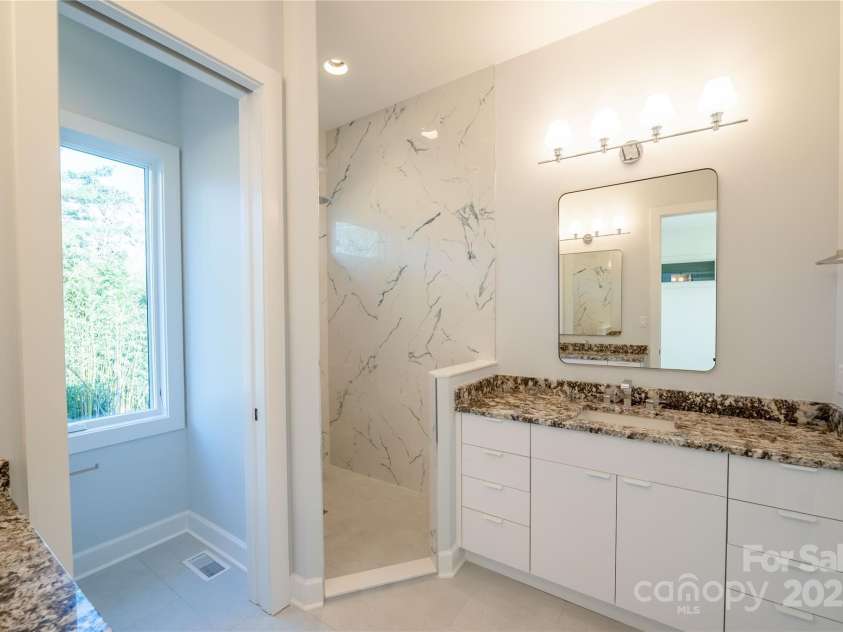 11 Kiftsgate Court, Asheville, NC 28804.  MLS# CAR4329278, YatesRealty ID 560. Primary Bath