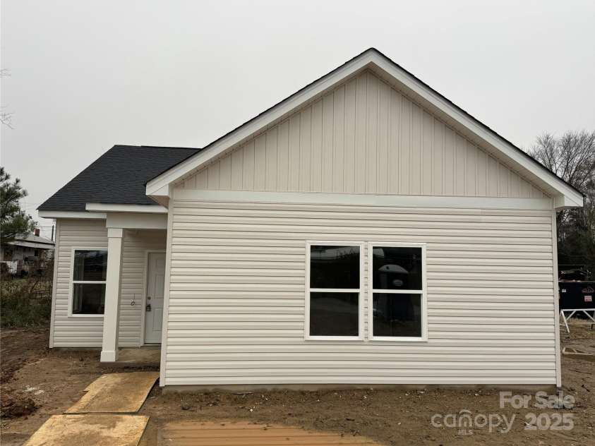 4470 Kingsbury Road, Midland, NC 28107.  MLS# CAR4318341, YatesRealty ID 560. 