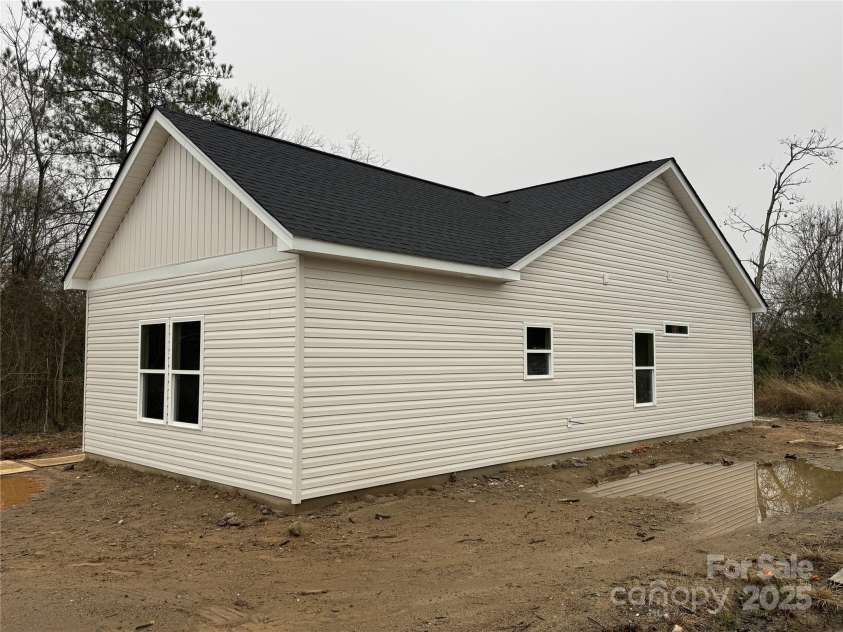4470 Kingsbury Road, Midland, NC 28107.  MLS# CAR4318341, YatesRealty ID 560. 