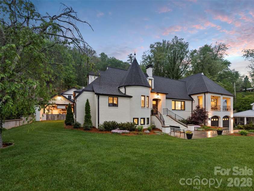 117 Jackson Street, Sylva, NC 28779.  MLS# CAR4359040, YatesRealty ID 5600. 