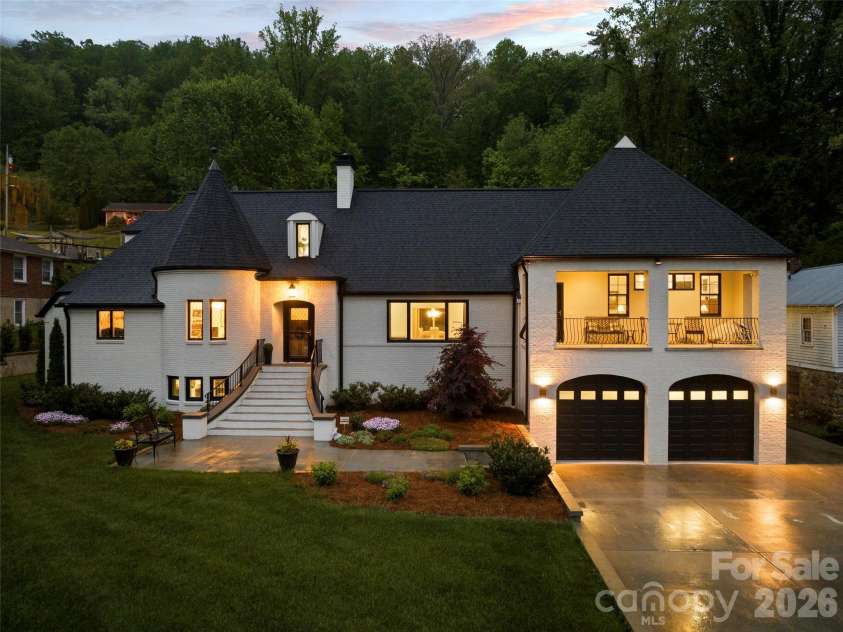 117 Jackson Street, Sylva, NC 28779.  MLS# CAR4359040, YatesRealty ID 5600. 
