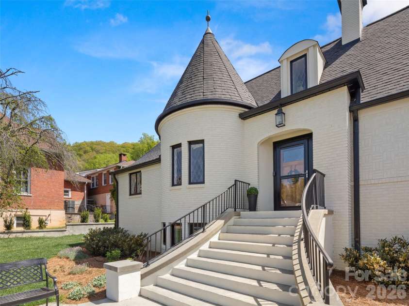 117 Jackson Street, Sylva, NC 28779.  MLS# CAR4359040, YatesRealty ID 5600. 