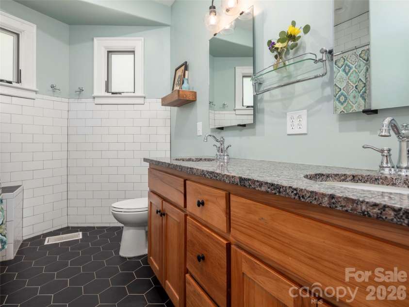 117 Jackson Street, Sylva, NC 28779.  MLS# CAR4359040, YatesRealty ID 5600. 