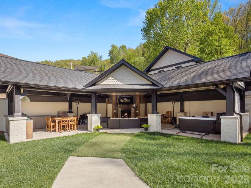 117 Jackson Street, Sylva, NC 28779.  MLS# CAR4359040, YatesRealty ID 5600. 