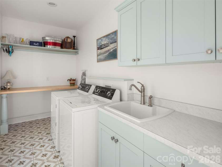 117 Jackson Street, Sylva, NC 28779.  MLS# CAR4359040, YatesRealty ID 5600. 