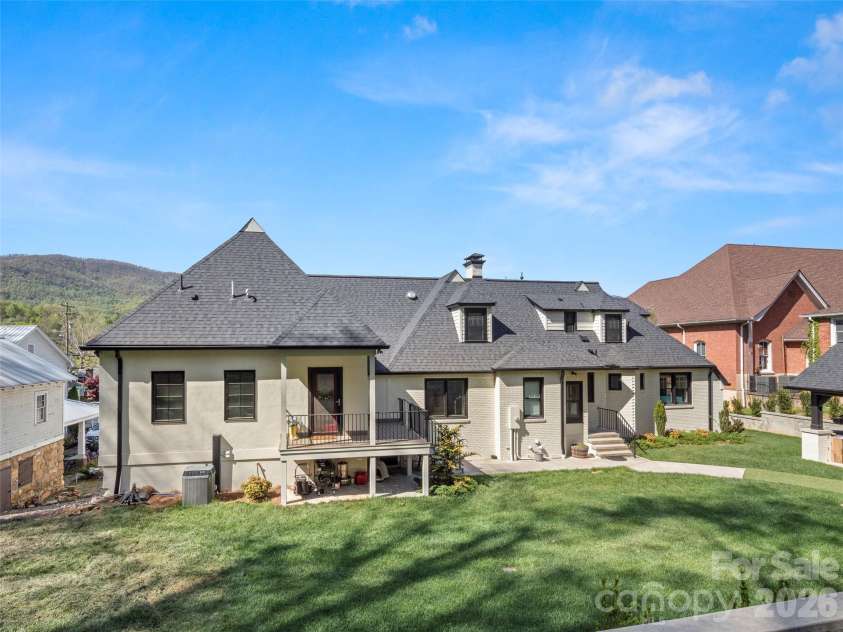 117 Jackson Street, Sylva, NC 28779.  MLS# CAR4359040, YatesRealty ID 5600. 