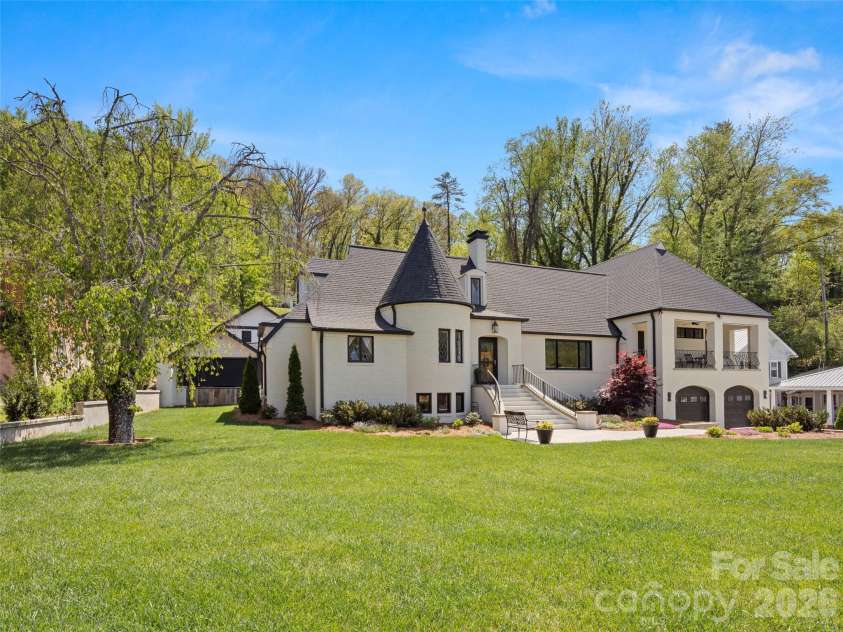 117 Jackson Street, Sylva, NC 28779.  MLS# CAR4359040, YatesRealty ID 5600. 
