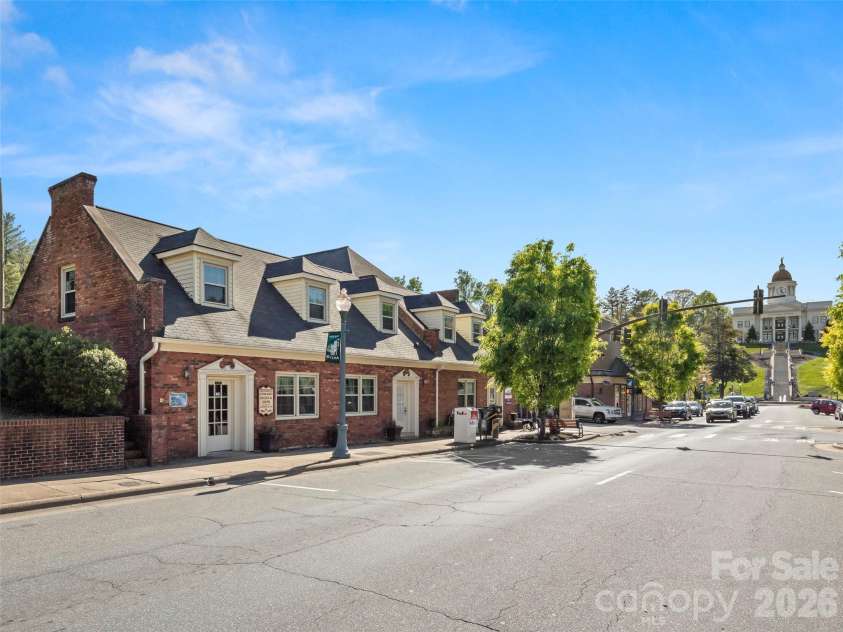117 Jackson Street, Sylva, NC 28779.  MLS# CAR4359040, YatesRealty ID 5600. 