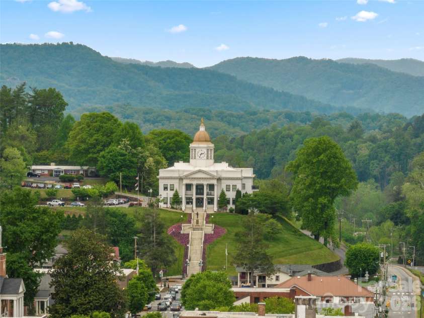 117 Jackson Street, Sylva, NC 28779.  MLS# CAR4359040, YatesRealty ID 5600. 