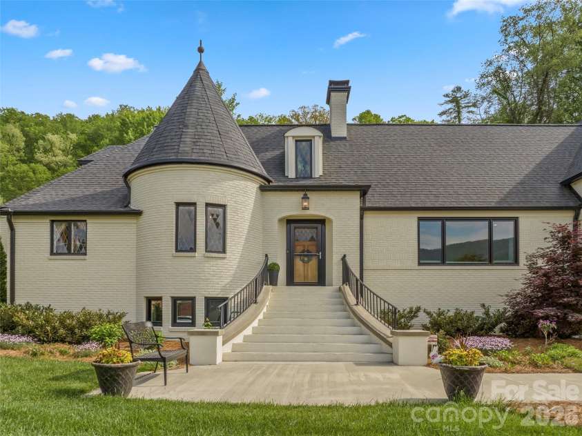117 Jackson Street, Sylva, NC 28779.  MLS# CAR4359040, YatesRealty ID 5600. 