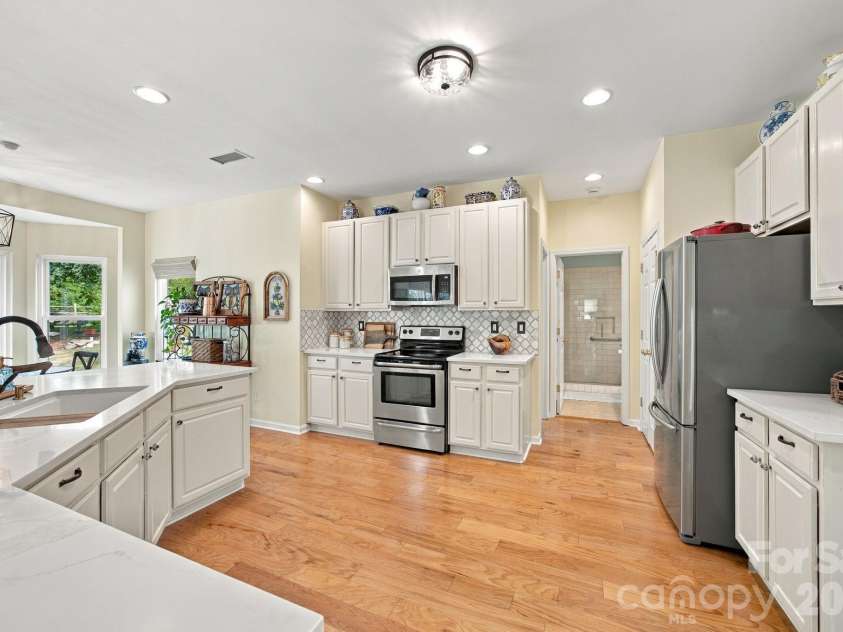 20304 Southshore Drive, Cornelius, NC 28031.  MLS# CAR4431351, YatesRealty ID 56000. 