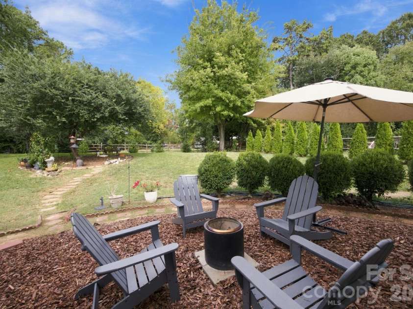 20304 Southshore Drive, Cornelius, NC 28031.  MLS# CAR4431351, YatesRealty ID 56000. 
