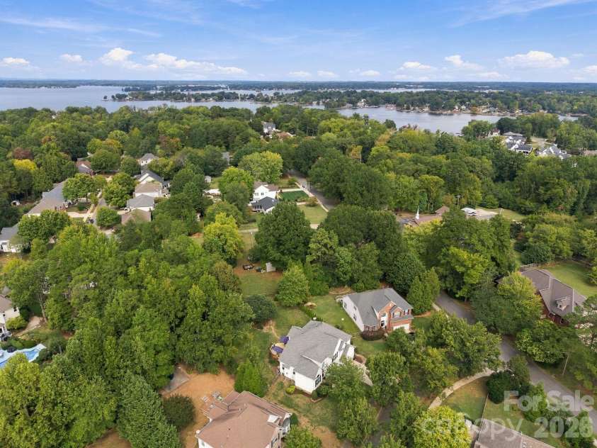 20304 Southshore Drive, Cornelius, NC 28031.  MLS# CAR4431351, YatesRealty ID 56000. 