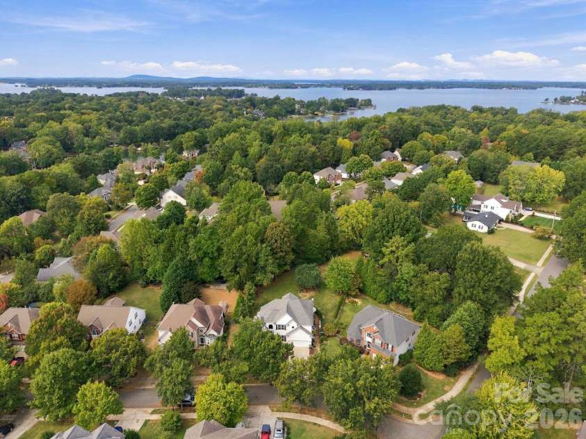 20304 Southshore Drive, Cornelius, NC 28031.  MLS# CAR4431351, YatesRealty ID 56000. 