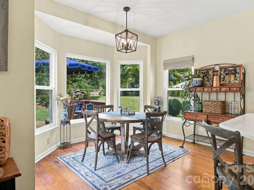 20304 Southshore Drive, Cornelius, NC 28031.  MLS# CAR4431351, YatesRealty ID 56000. Breakfast Table