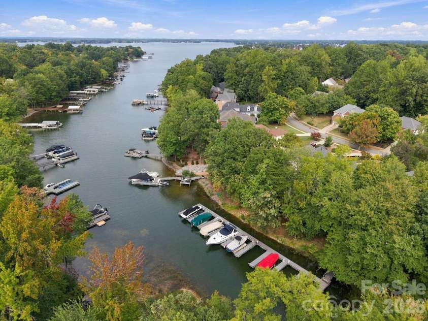 20304 Southshore Drive, Cornelius, NC 28031.  MLS# CAR4431351, YatesRealty ID 56000. Community Boat Slip
