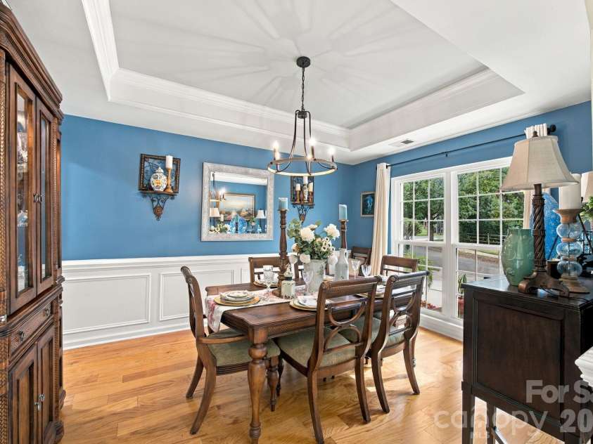 20304 Southshore Drive, Cornelius, NC 28031.  MLS# CAR4431351, YatesRealty ID 56000. Formal Dining