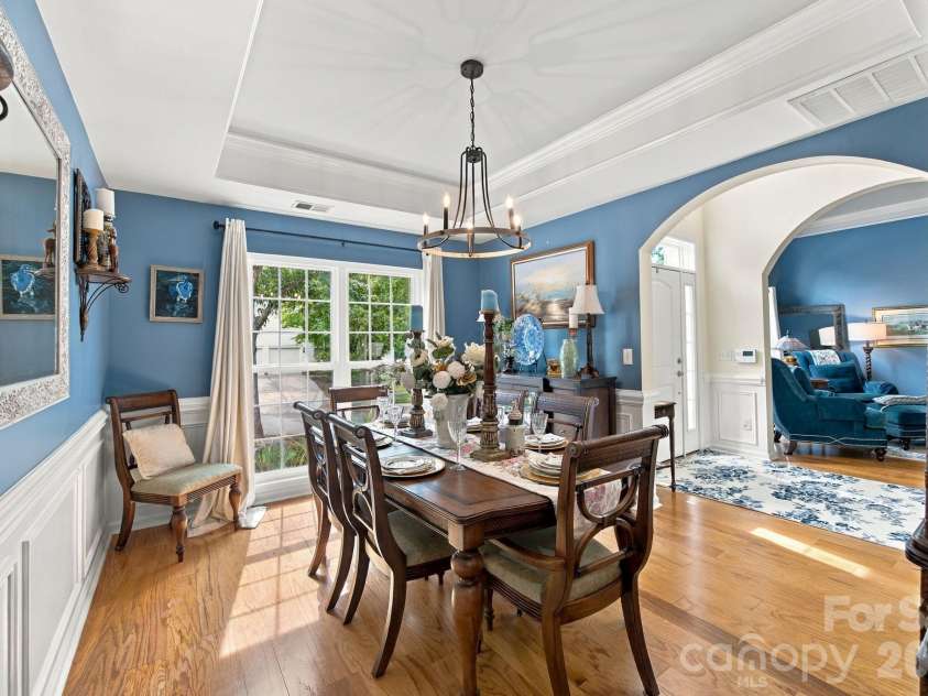 20304 Southshore Drive, Cornelius, NC 28031.  MLS# CAR4431351, YatesRealty ID 56000. Formal Dining