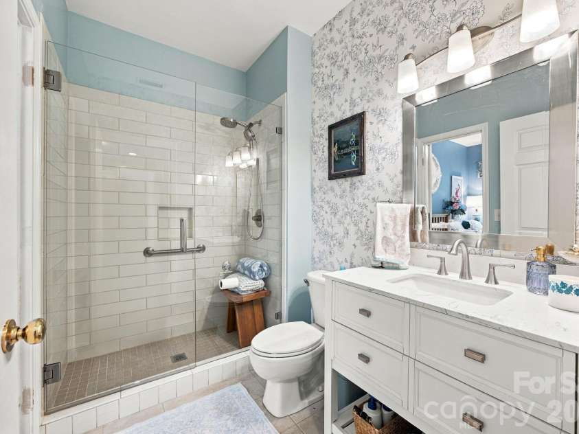 20304 Southshore Drive, Cornelius, NC 28031.  MLS# CAR4431351, YatesRealty ID 56000. Full Bath on Main