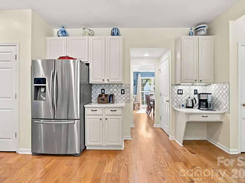 20304 Southshore Drive, Cornelius, NC 28031.  MLS# CAR4431351, YatesRealty ID 56000. Kitchen to Dining