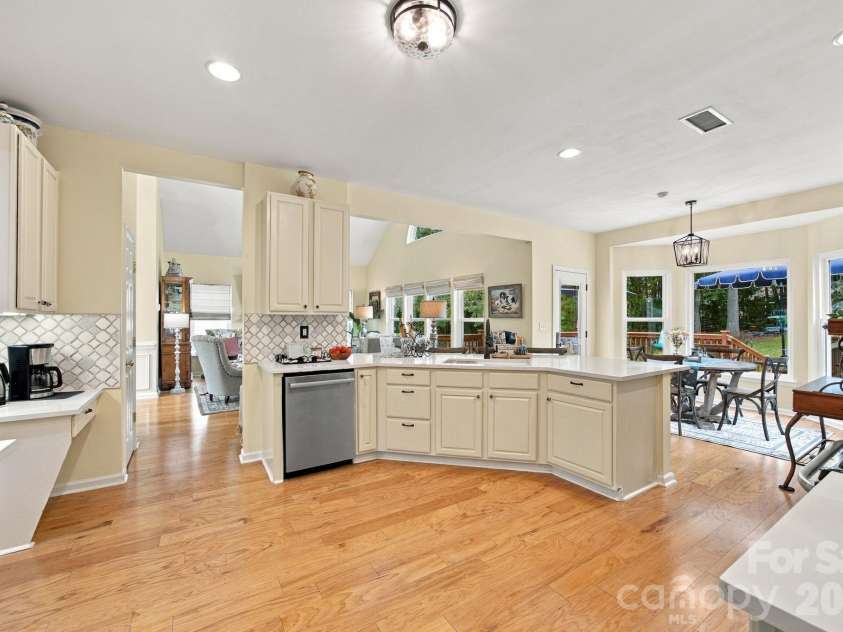 20304 Southshore Drive, Cornelius, NC 28031.  MLS# CAR4431351, YatesRealty ID 56000. Open Concept