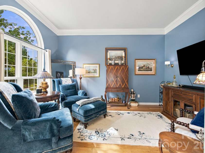 20304 Southshore Drive, Cornelius, NC 28031.  MLS# CAR4431351, YatesRealty ID 56000. Sitting Room