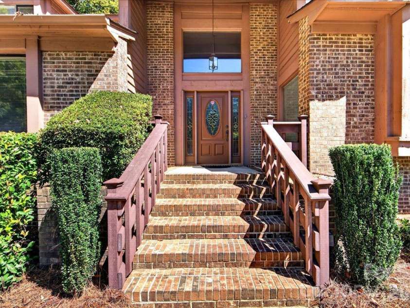 6133 Rhone Drive, Charlotte, NC 28226.  MLS# CAR4431409, YatesRealty ID 56002. 