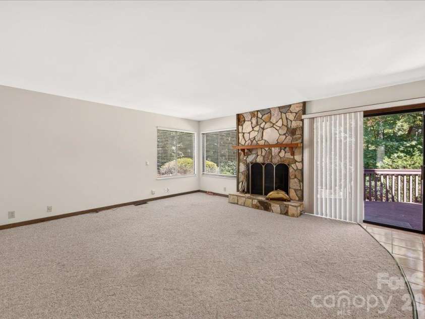 6133 Rhone Drive, Charlotte, NC 28226.  MLS# CAR4431409, YatesRealty ID 56002. 