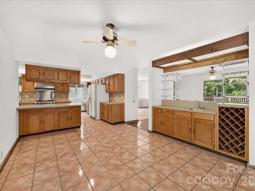 6133 Rhone Drive, Charlotte, NC 28226.  MLS# CAR4431409, YatesRealty ID 56002. 