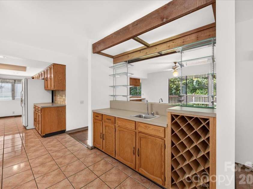 6133 Rhone Drive, Charlotte, NC 28226.  MLS# CAR4431409, YatesRealty ID 56002. 