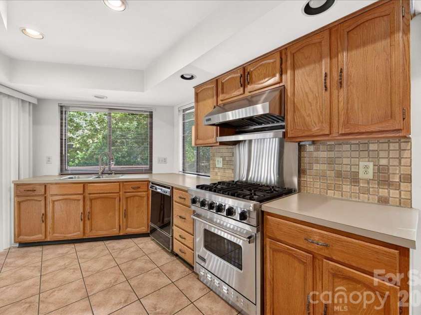 6133 Rhone Drive, Charlotte, NC 28226.  MLS# CAR4431409, YatesRealty ID 56002. 