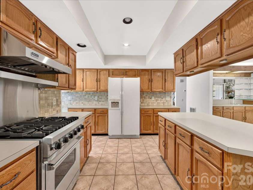6133 Rhone Drive, Charlotte, NC 28226.  MLS# CAR4431409, YatesRealty ID 56002. 