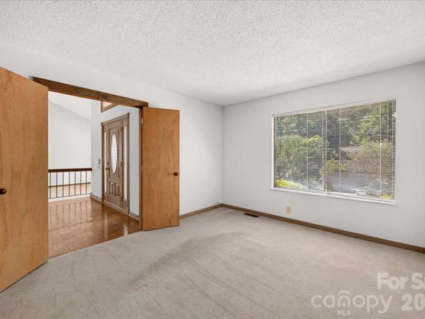6133 Rhone Drive, Charlotte, NC 28226.  MLS# CAR4431409, YatesRealty ID 56002. 