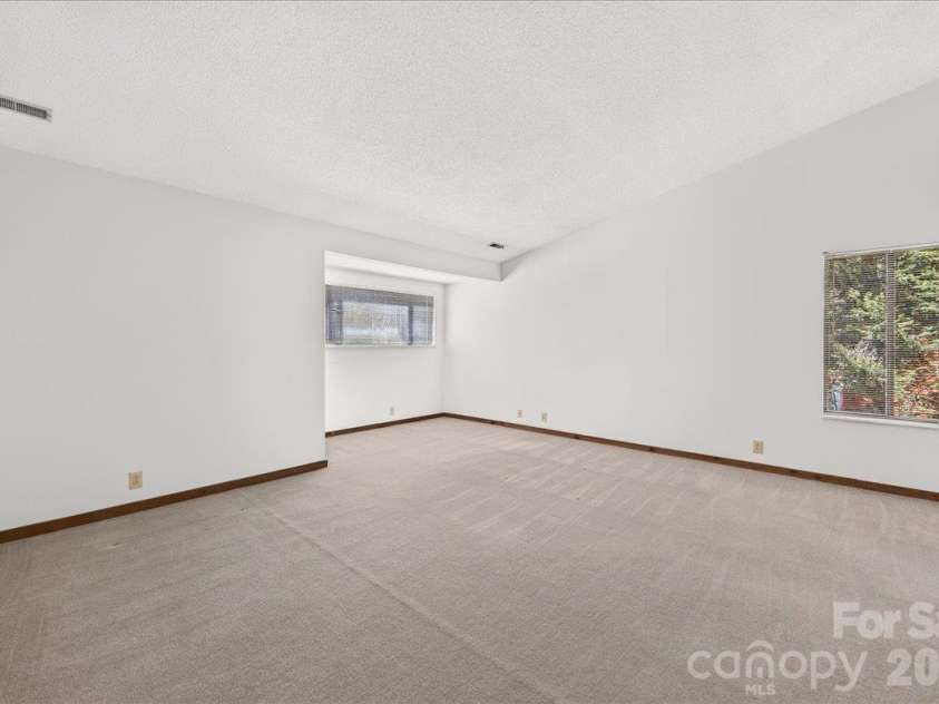 6133 Rhone Drive, Charlotte, NC 28226.  MLS# CAR4431409, YatesRealty ID 56002. 
