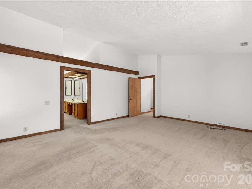 6133 Rhone Drive, Charlotte, NC 28226.  MLS# CAR4431409, YatesRealty ID 56002. 