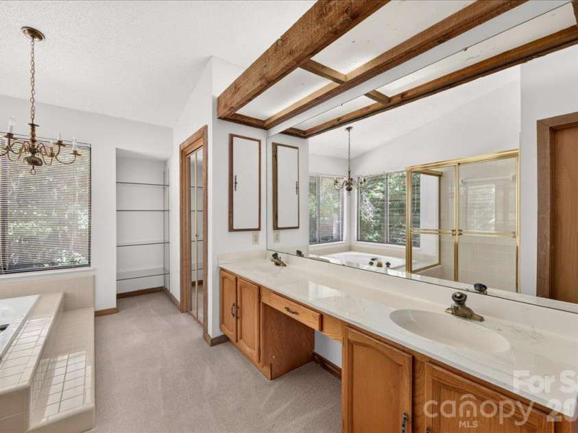 6133 Rhone Drive, Charlotte, NC 28226.  MLS# CAR4431409, YatesRealty ID 56002. 
