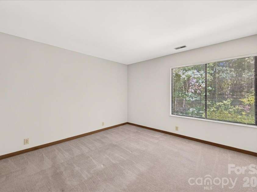 6133 Rhone Drive, Charlotte, NC 28226.  MLS# CAR4431409, YatesRealty ID 56002. 