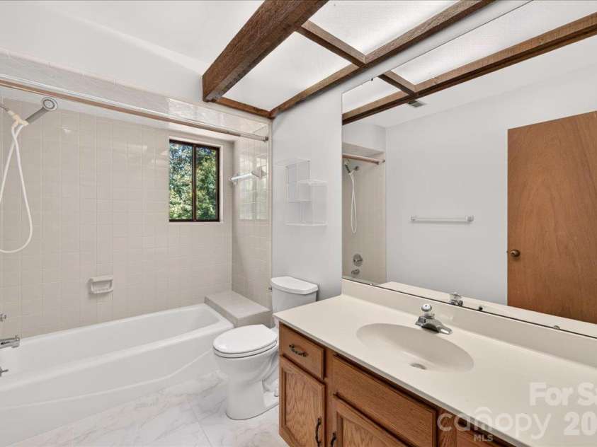 6133 Rhone Drive, Charlotte, NC 28226.  MLS# CAR4431409, YatesRealty ID 56002. 