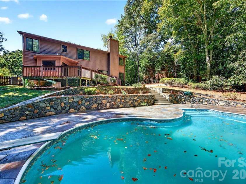6133 Rhone Drive, Charlotte, NC 28226.  MLS# CAR4431409, YatesRealty ID 56002. 