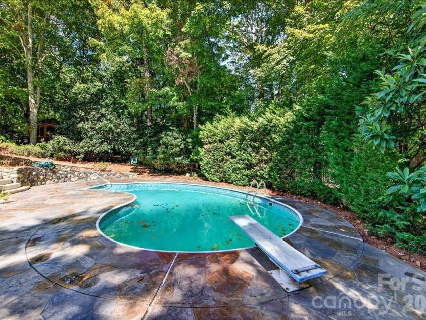 6133 Rhone Drive, Charlotte, NC 28226.  MLS# CAR4431409, YatesRealty ID 56002. 