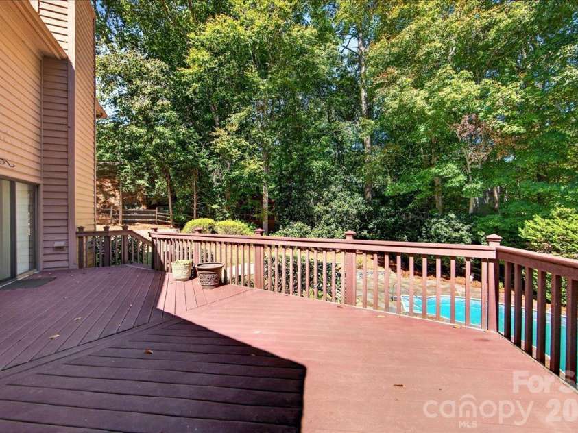 6133 Rhone Drive, Charlotte, NC 28226.  MLS# CAR4431409, YatesRealty ID 56002. 