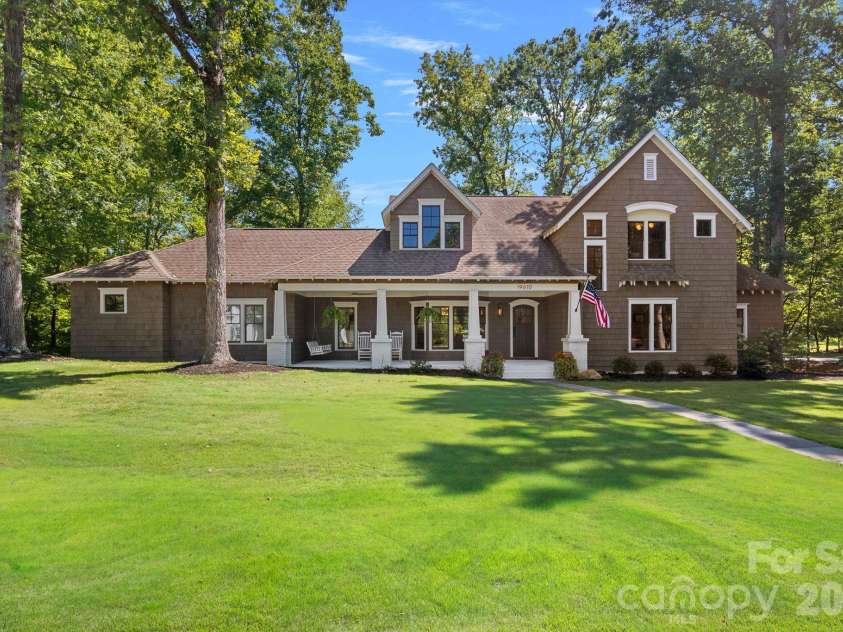 19610 Weavers Circle, Cornelius, NC 28031.  MLS# CAR4431355, YatesRealty ID 56004. 