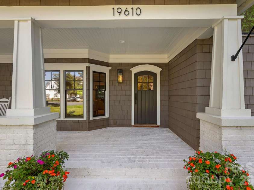 19610 Weavers Circle, Cornelius, NC 28031.  MLS# CAR4431355, YatesRealty ID 56004. 
