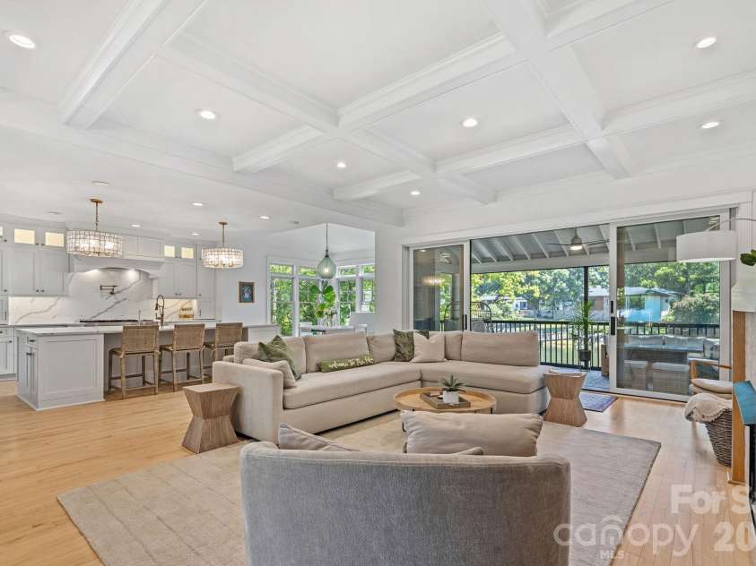 19610 Weavers Circle, Cornelius, NC 28031.  MLS# CAR4431355, YatesRealty ID 56004. 